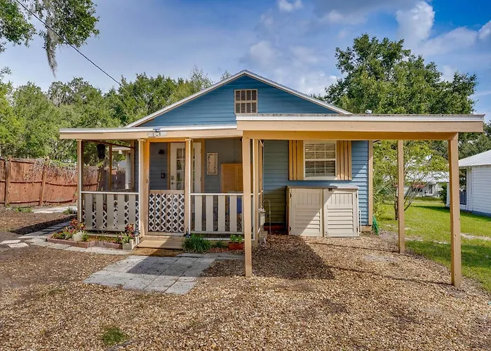 Lake Wales Vacation Rental W/ Screened-In Porch!