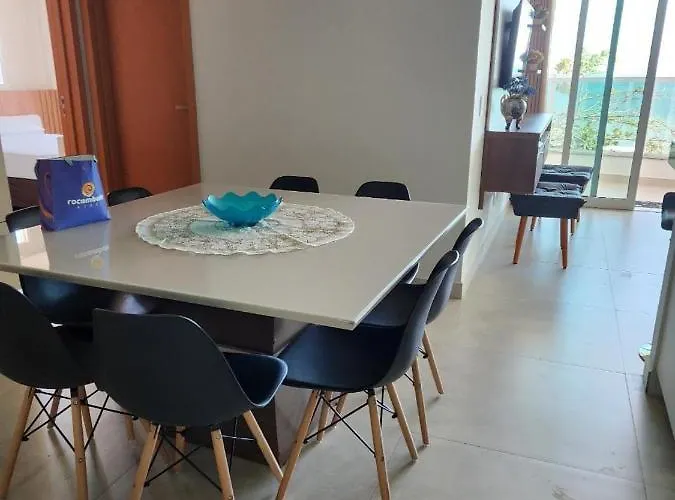 Apto frente mar 3 suites Castelhanos ES