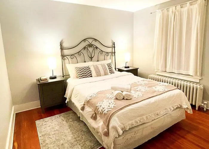 Modern Home Off I-95 Perfect For Families & Business Stay With Ample Parking