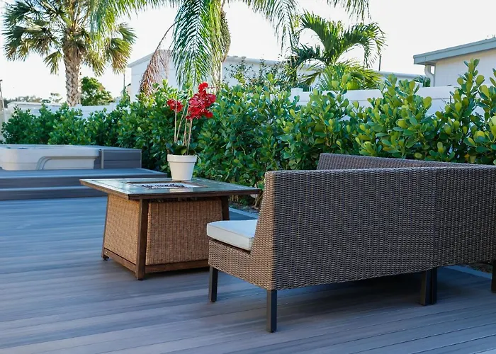 Stylish 2Br Unit W/ Hot Tub 5 Mins From The Beach!