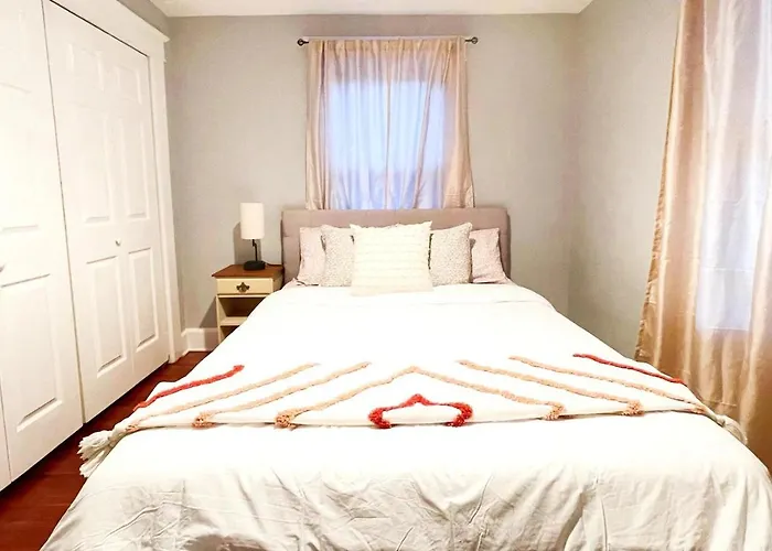 Modern Home Off I-95 Perfect For Families & Business Stay With Ample Parking