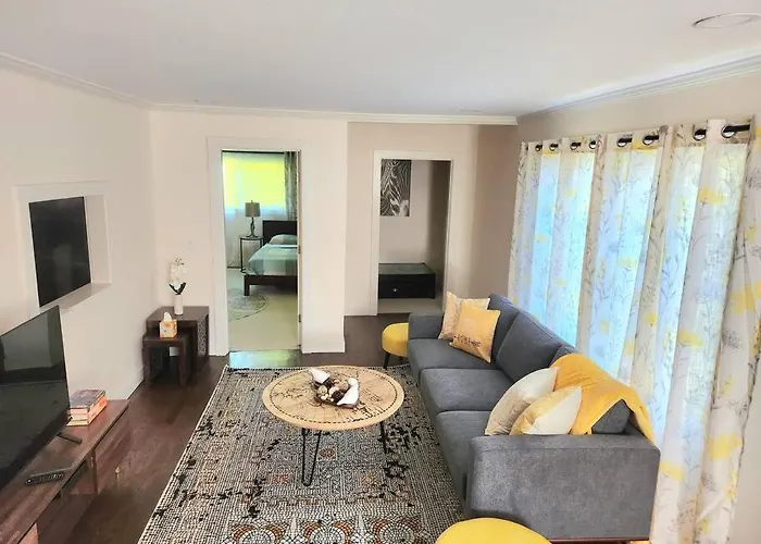 Cozy Contemporary 2Br With Sofa Bed In The Office