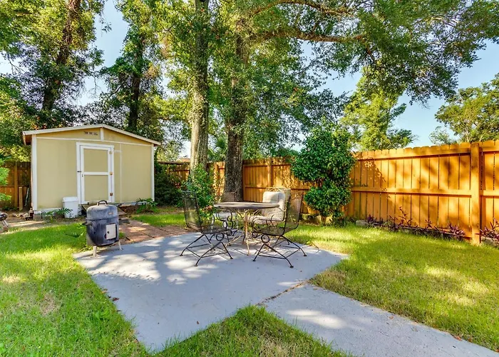 Patio & Yard! Pensacola Family Home