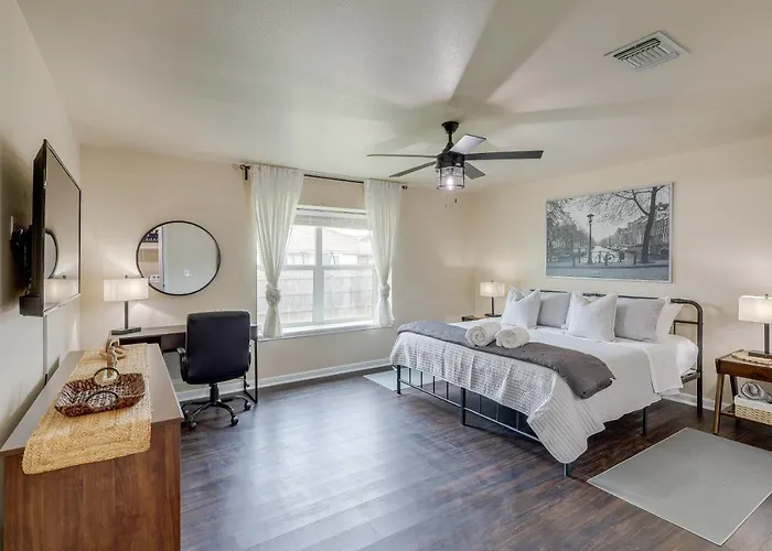 8 Mi To Fort Cavazos! Modern Home W/ Fire Pit