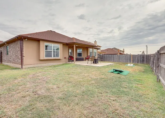 8 Mi To Fort Cavazos! Modern Home W/ Fire Pit