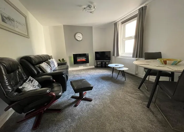 Garden Flat In 'Little Chelsea'