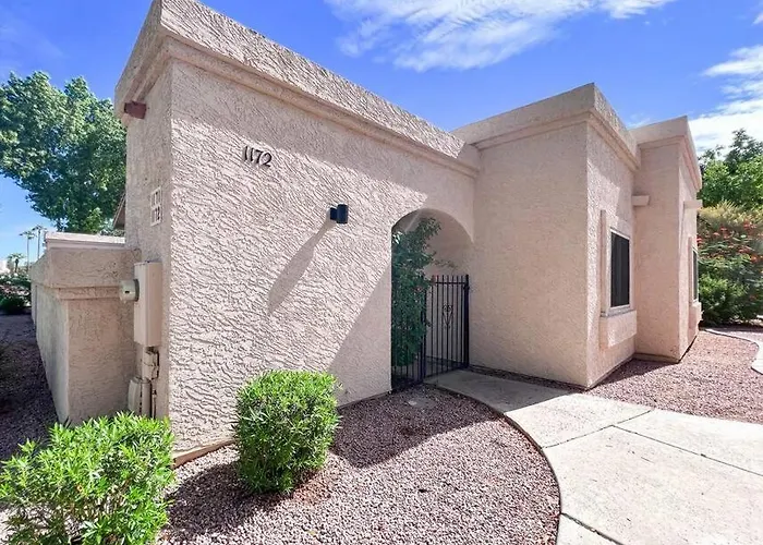 Serene Town Home In Chandler With Pool