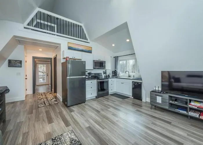 Spacious A-Frame! 15 Min. From Downtown Asheville!