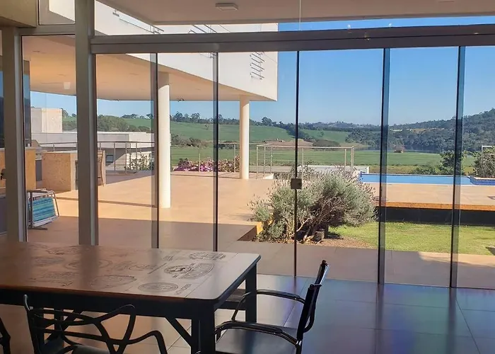 Casa excelente e ampla na represa de Piracaia