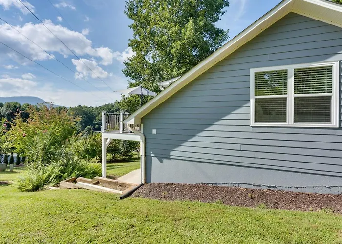 Young Harris Vacation Rental W/ Mountain Views!