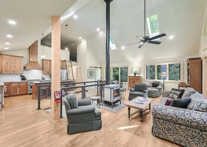 Amenity-Packed Holiday Home