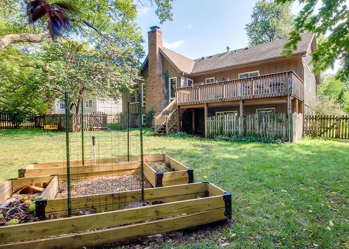 Overland Park Home W/ Fenced-In Yard & Gas Grill!
