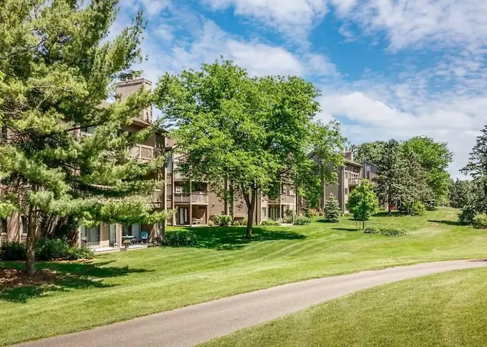 Modern Golfview Condo Near The Grand Traverse Bay