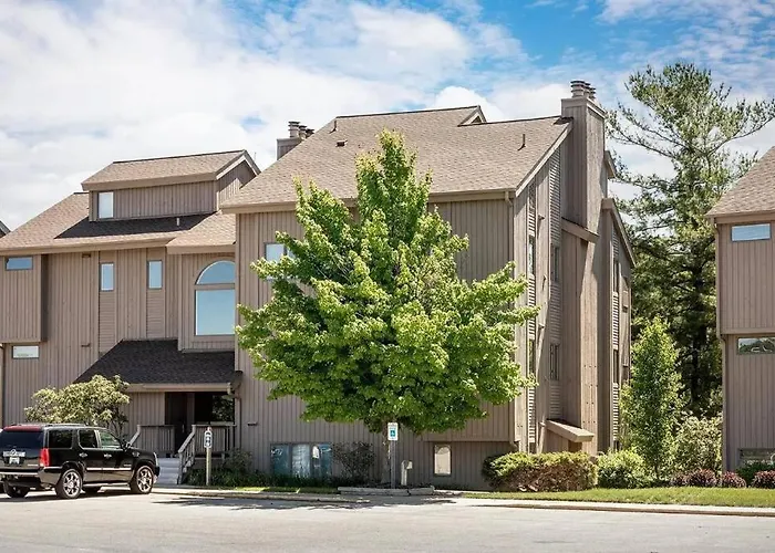 Modern Golfview Condo Near The Grand Traverse Bay