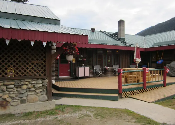Summit River Lodge & Campsites