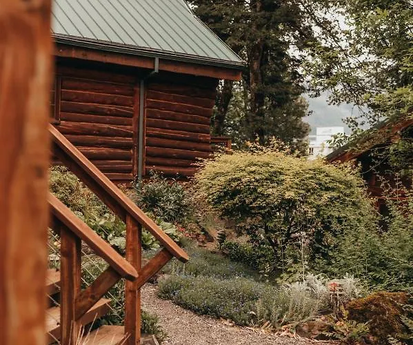 Wilder And Pine Riverside Cabins