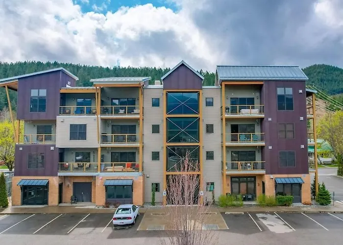 Large Studio Condo With Full Kitchen, Ski, Bike, Beautiful Balcony Views Hottub Fireplace