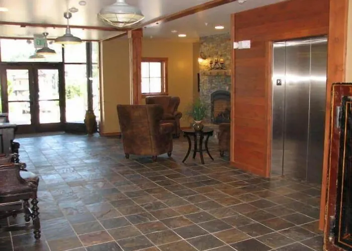 Large Studio Condo With Full Kitchen, Ski, Bike, Beautiful Balcony Views Hottub Fireplace
