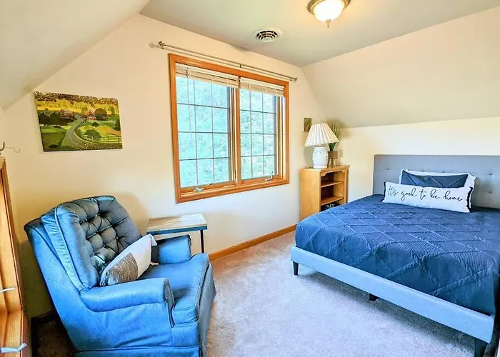 Artemis Lakehouse - Hot Tub, Lakefront & Racetrack