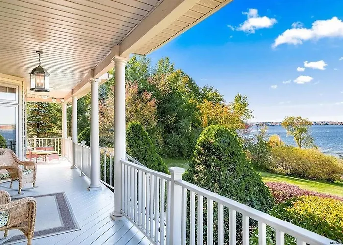 Artemis Lakehouse - Hot Tub, Lakefront & Racetrack