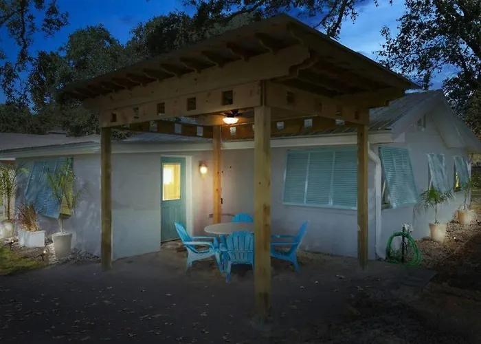 Beautiful Beach House 2 Minute Walk To Sandy Beaches Quiet Area