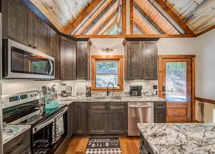 Brand New Build Luxury Mountain Chalet With Hot Tub, Pool, Game Room, Premium Features