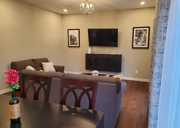 4 Bd Family Retreat - Basement Not Included