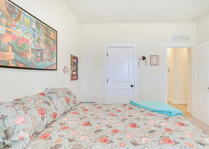 Quaint Noble Home: 6 Mi To University Of Oklahoma!