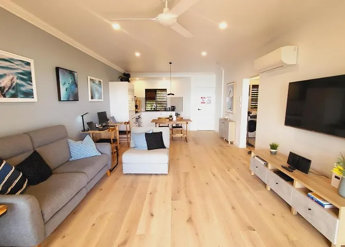 Luxury Couples Retreat Hamilton Island With Buggy