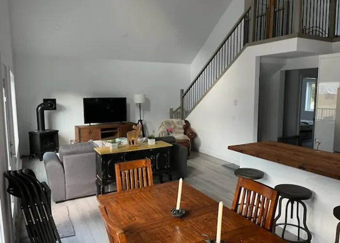 Stunning 5-Bed Retreat In Sunshine Valley