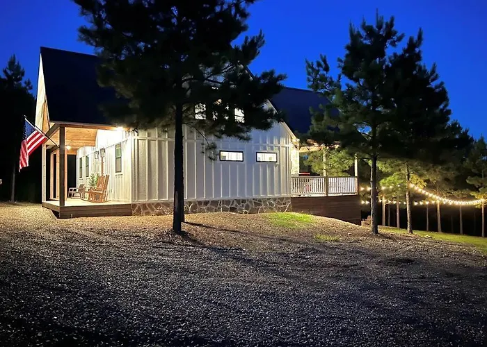Double Arrow Cabin