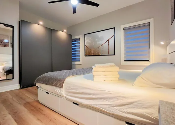 The Zen Escape Modern Queen Size One Bedroom Full Apartment