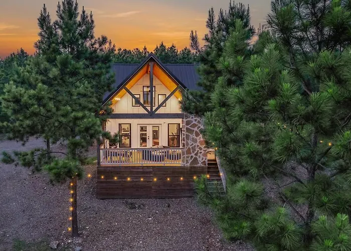 Double Arrow Cabin