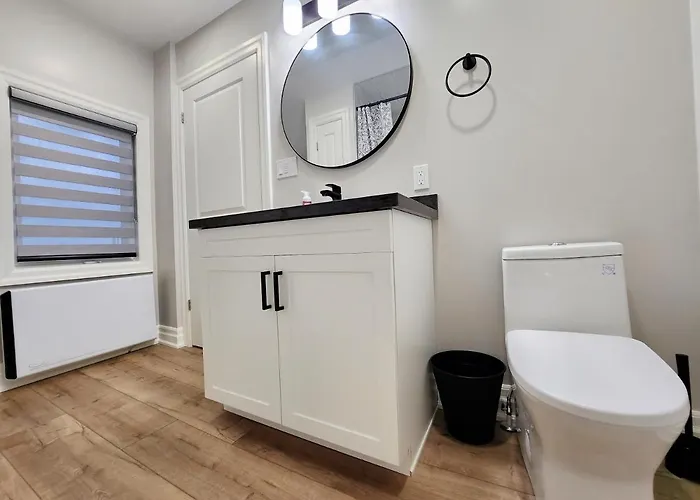The Zen Escape Modern Queen Size One Bedroom Full Apartment