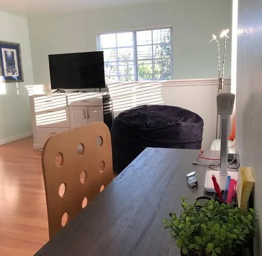 Santa Barbara Serenity Large 1-Bedroom Guest Apt.