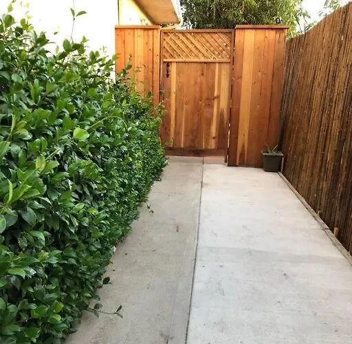 Santa Barbara Serenity Large 1-Bedroom Guest Apt.