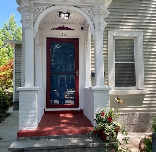 Historic Peaceful Apartment