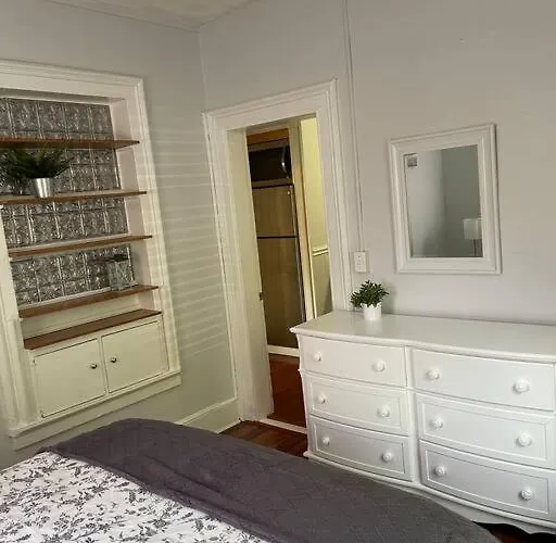 Historic Peaceful Apartment