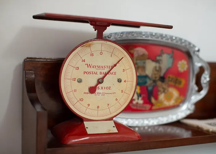 Assemblage Boutique Art B & B