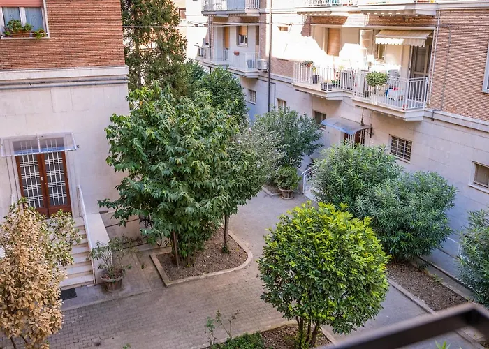 Altalena Sulla Piazza - Overlooking Piazza Matteotti