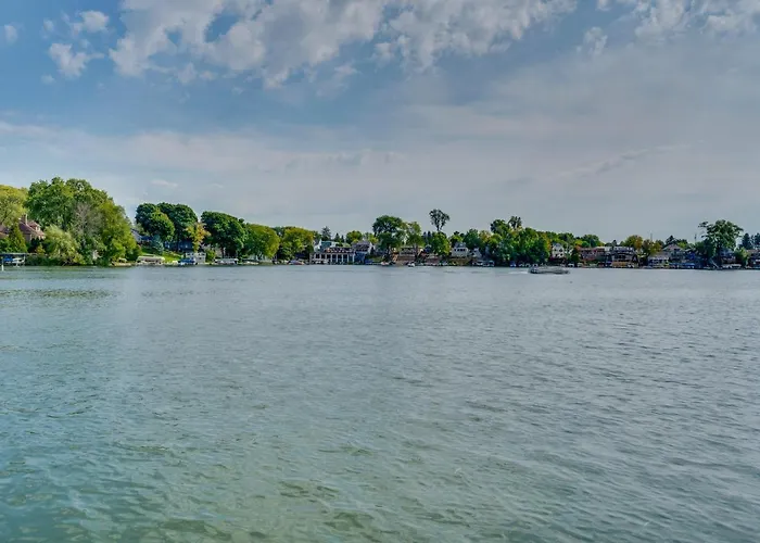 Lakefront Wisconsin Escape W/ Boat Dock & Kayaks!