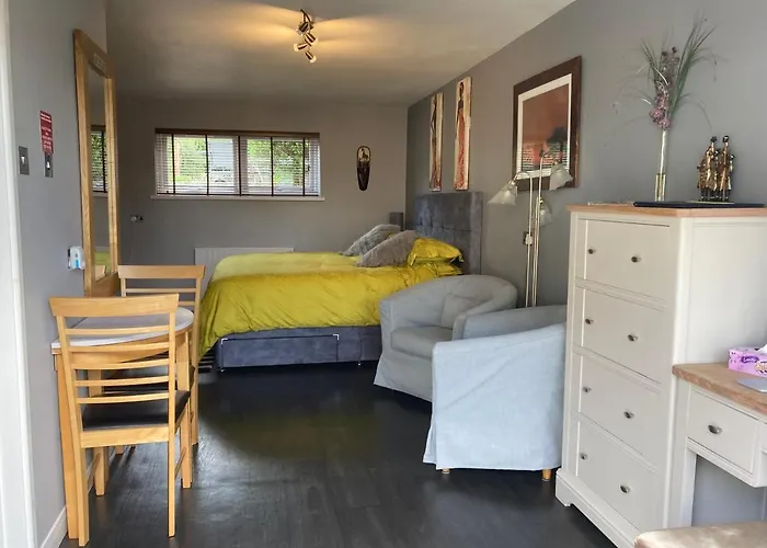 Twin Gates Annexe