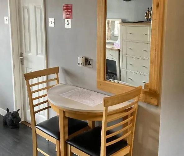 Twin Gates Annexe