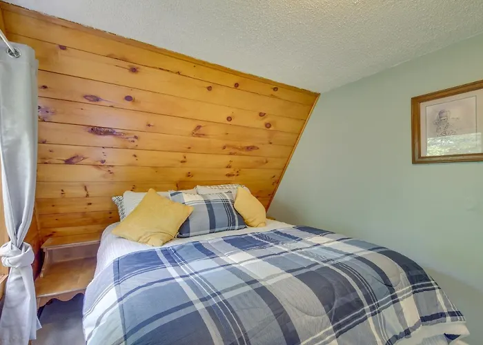 Pet-Friendly Belfast Retreat - 2 Mi To Downtown!