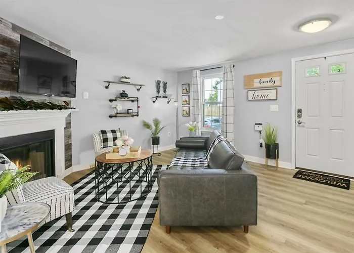 Luxury Sterling Townhome - Private, Self Checkin