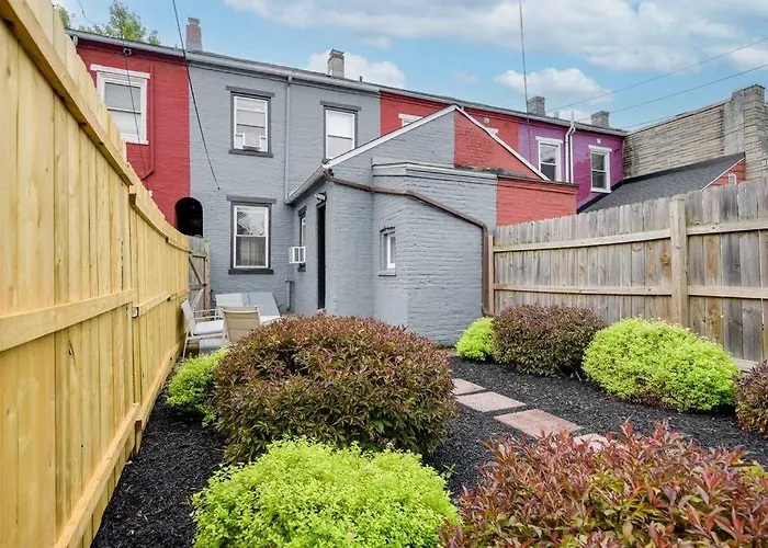Cozy Retreat In Downtown Lancaster With Backyard Patio