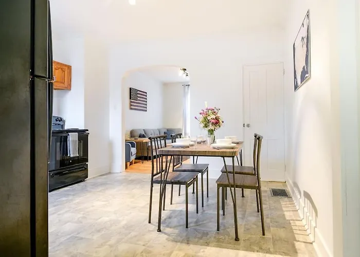 Cozy Retreat In Downtown Lancaster With Backyard Patio