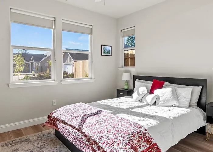 Newly Built Murphys Modern Retreat
