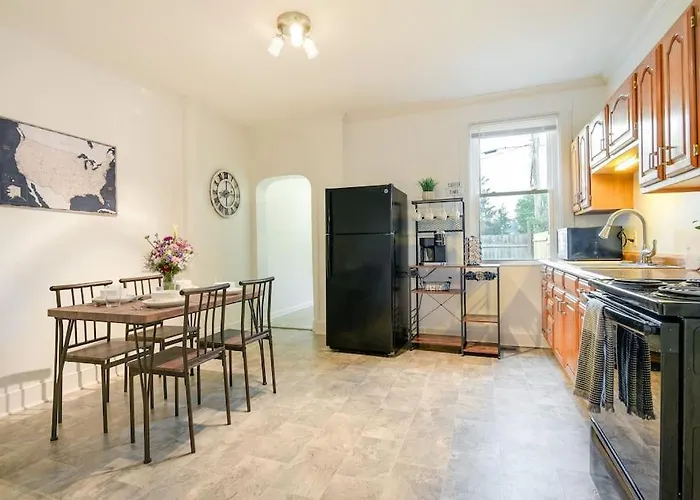 Cozy Retreat In Downtown Lancaster With Backyard Patio