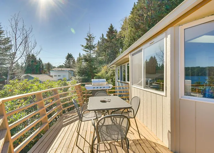 Hoodsport Vacation Rental W/ Deck & Canal Views!